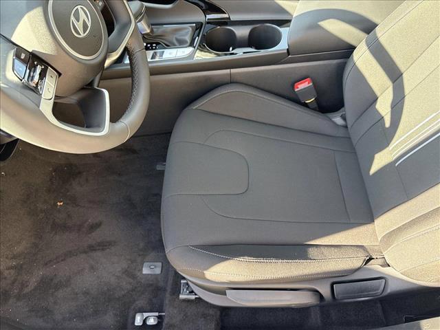 new 2025 Hyundai Elantra car, priced at $25,559