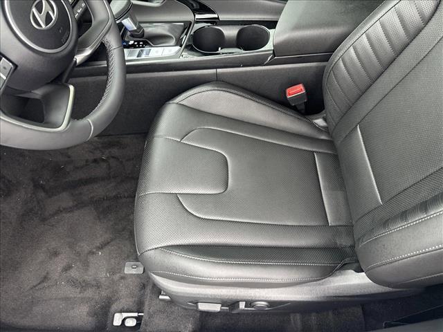 new 2025 Hyundai Elantra car, priced at $27,829