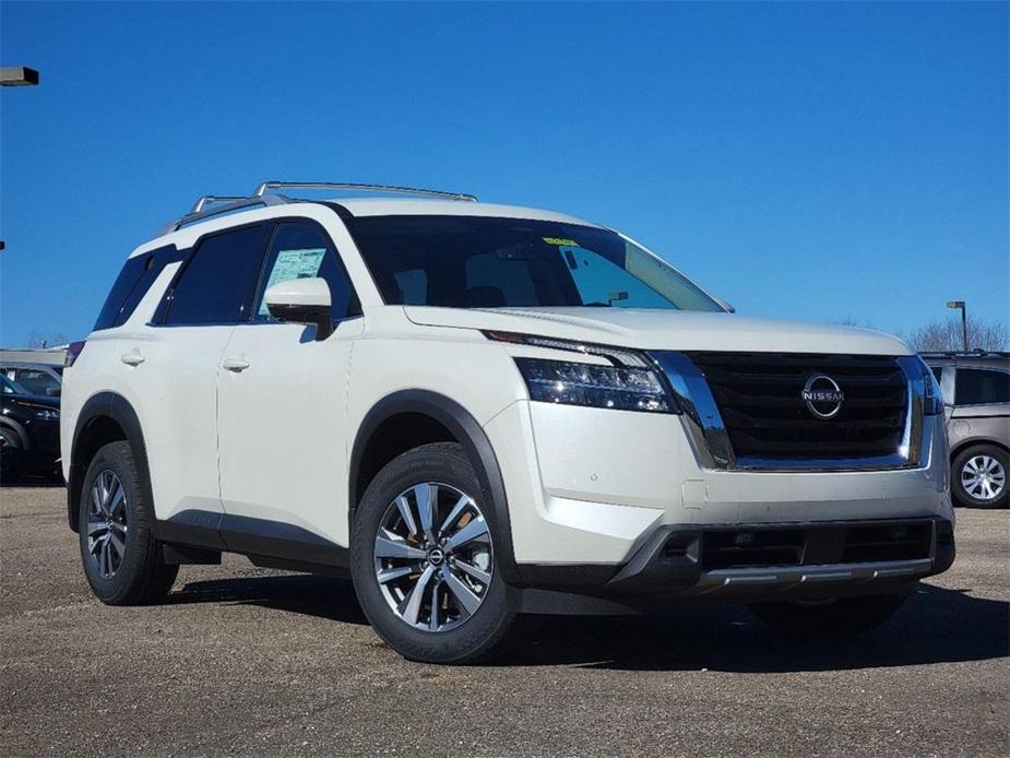 new 2024 Nissan Pathfinder car, priced at $41,980
