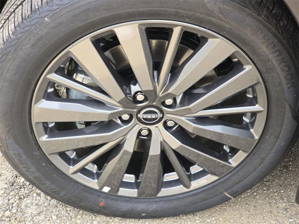 new 2025 Nissan Pathfinder car, priced at $42,980