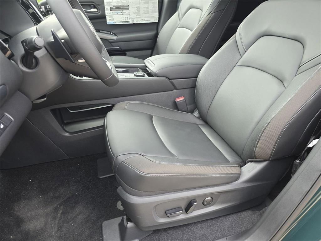 new 2025 Nissan Pathfinder car, priced at $42,980