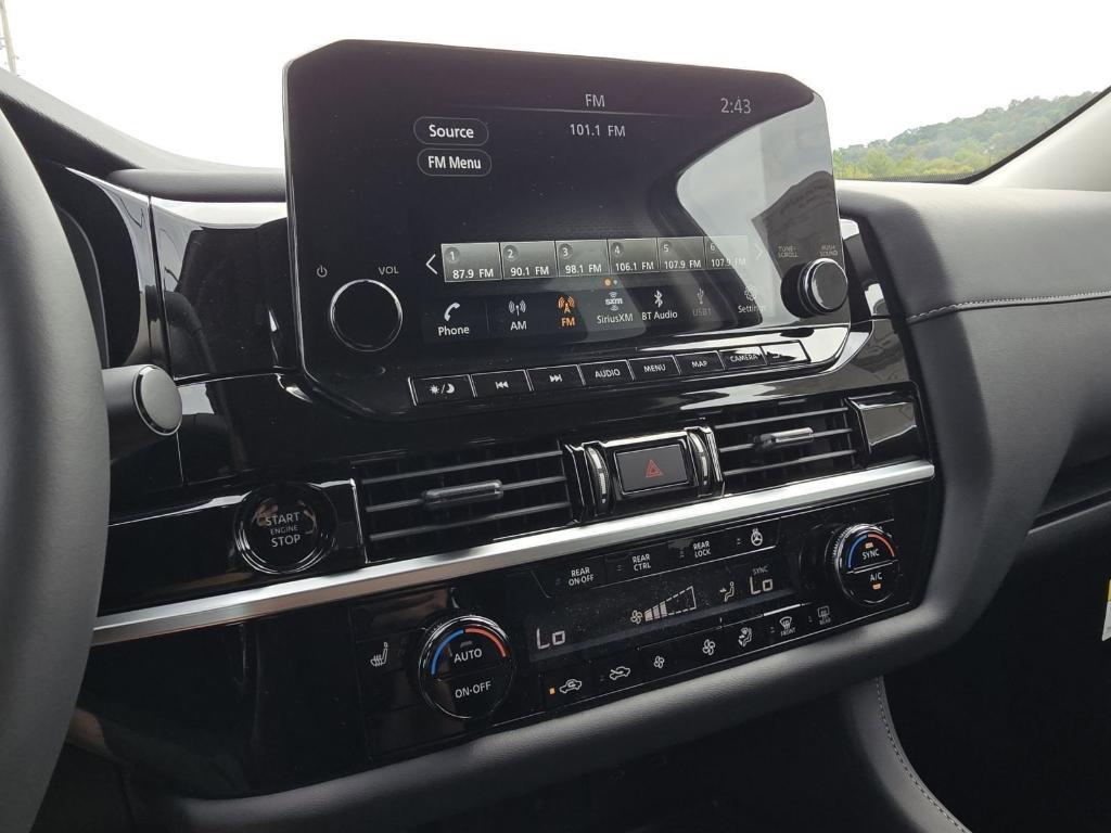 new 2025 Nissan Pathfinder car, priced at $38,980