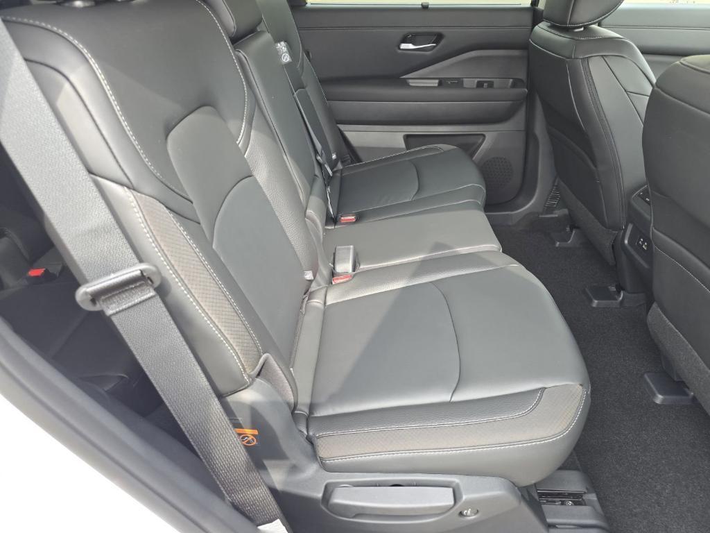 new 2025 Nissan Pathfinder car, priced at $38,980