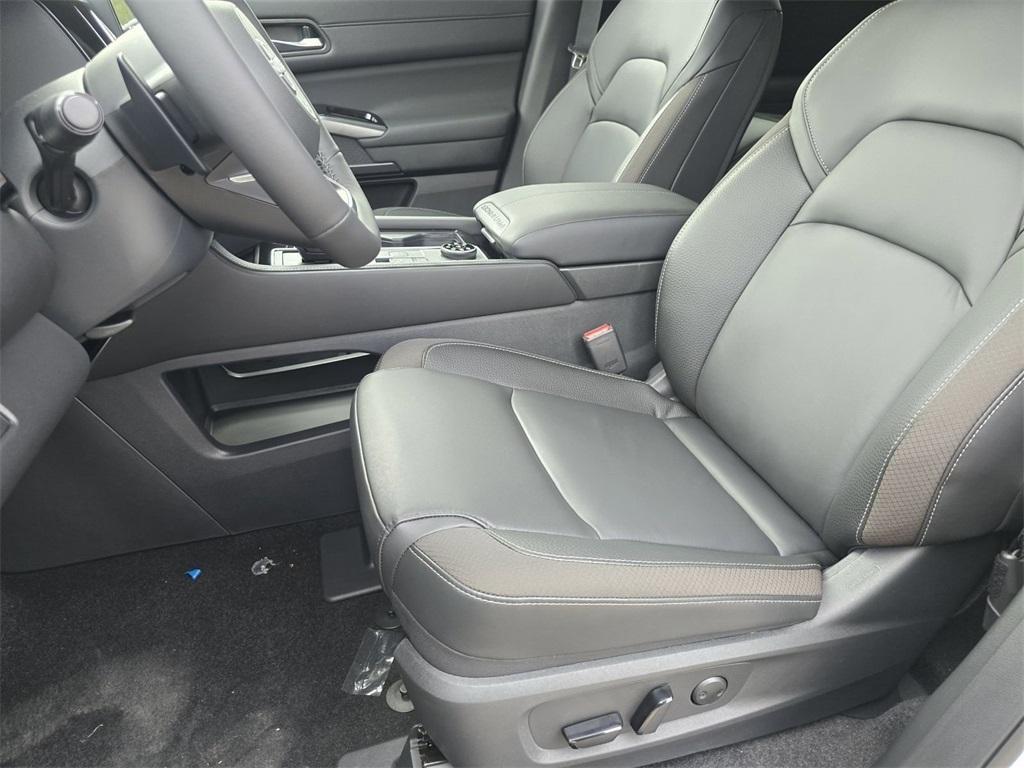 new 2025 Nissan Pathfinder car, priced at $40,980