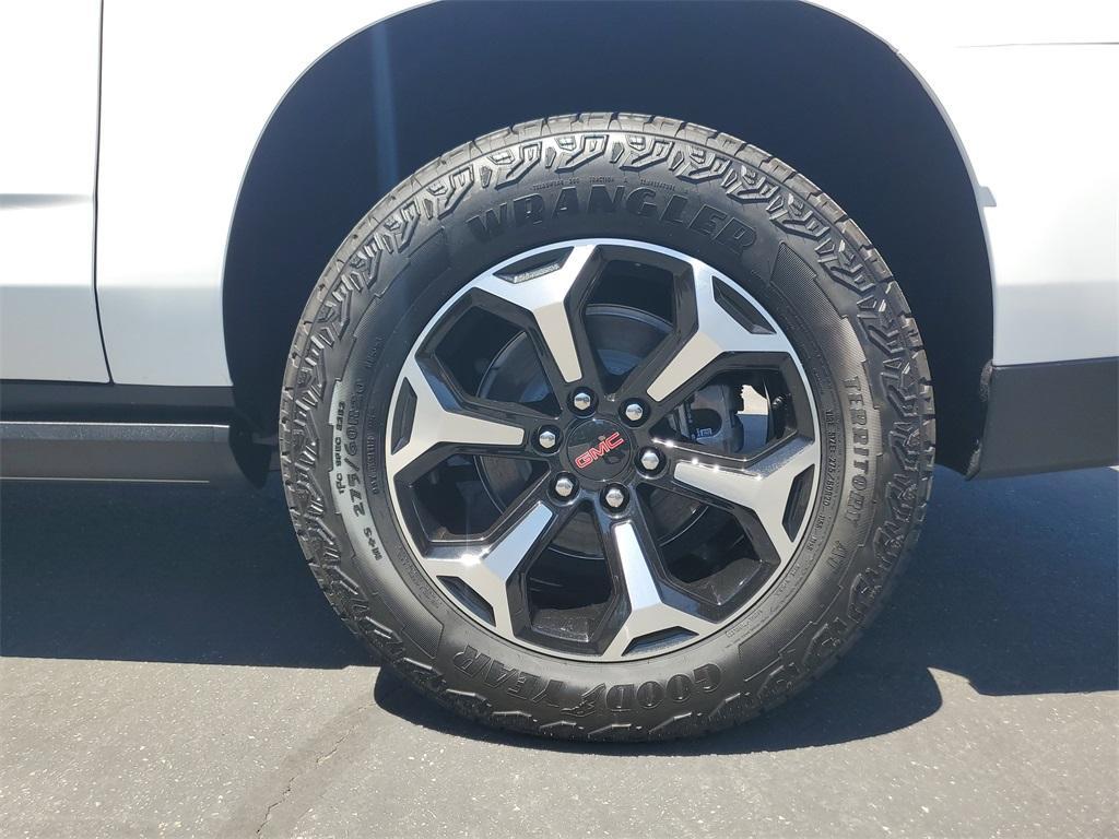 new 2025 GMC Yukon XL car, priced at $93,444