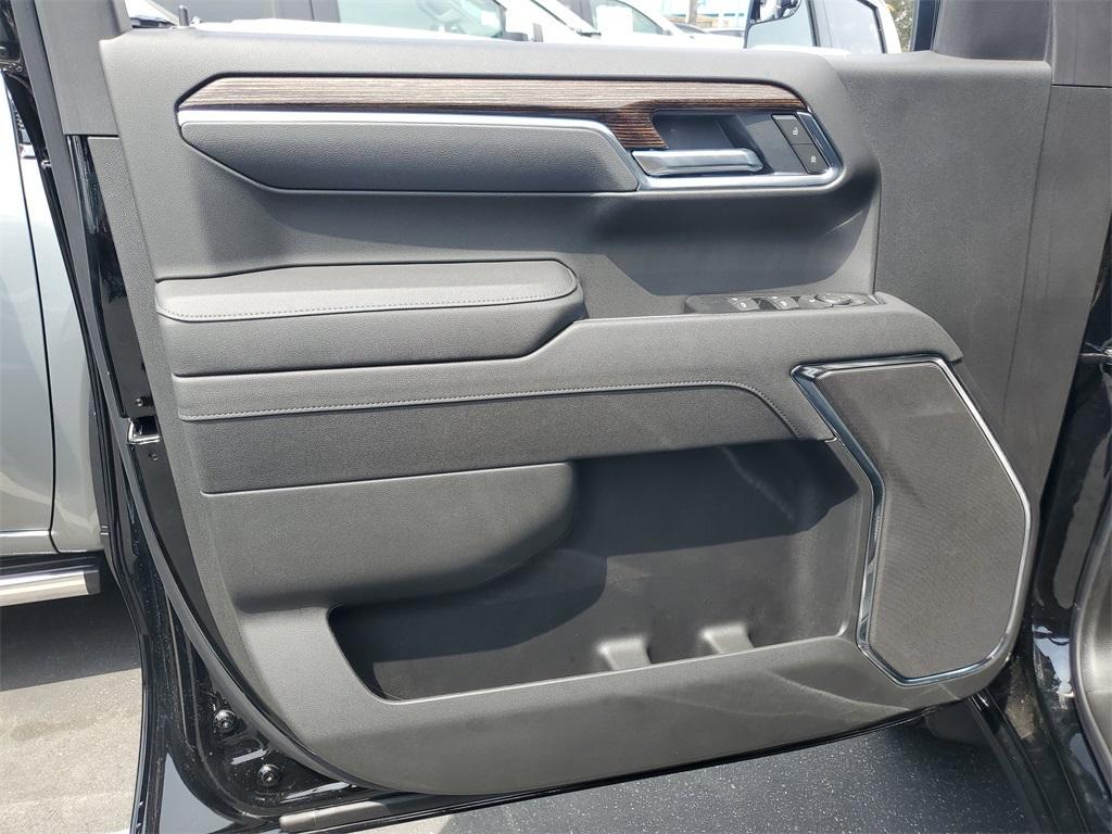 new 2025 GMC Sierra 1500 car, priced at $48,226