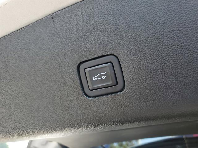used 2022 Chevrolet Traverse car, priced at $29,799