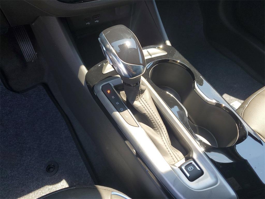 new 2025 Buick Envista car, priced at $25,298