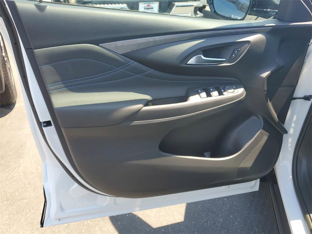 new 2025 Buick Envista car, priced at $25,298