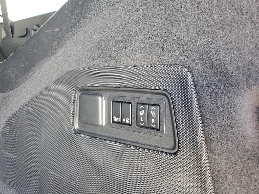 used 2022 Cadillac Escalade ESV car, priced at $60,991