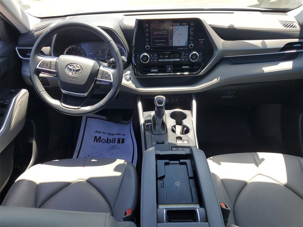 used 2022 Toyota Highlander car, priced at $28,899