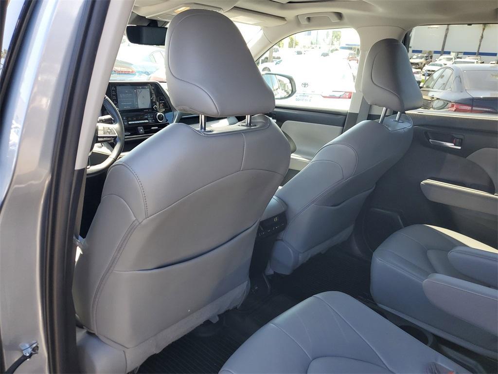 used 2022 Toyota Highlander car, priced at $28,899