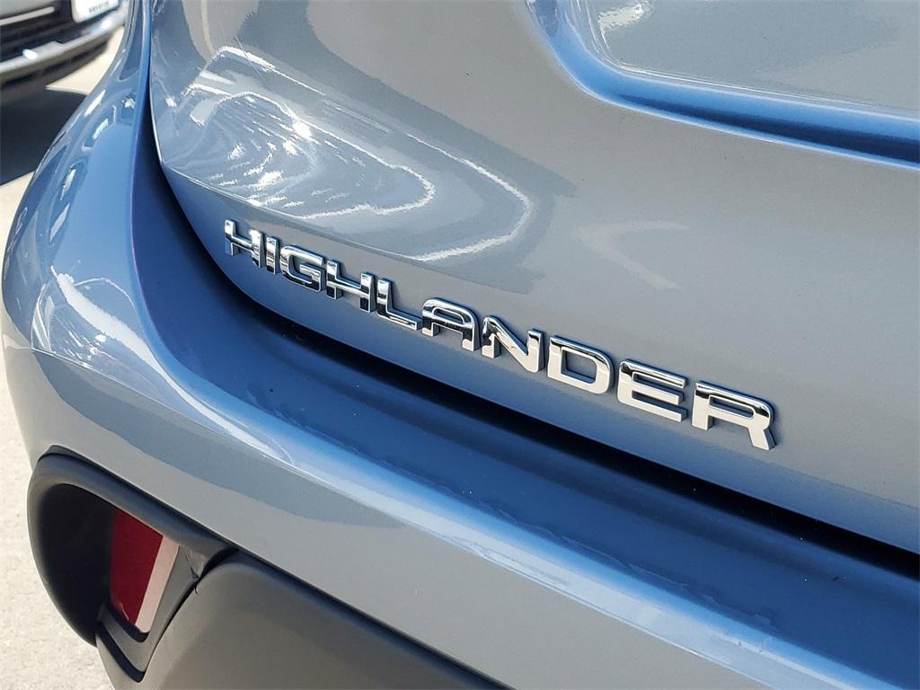 used 2022 Toyota Highlander car, priced at $28,899