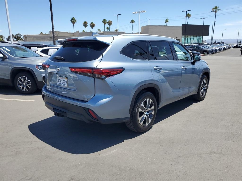 used 2022 Toyota Highlander car, priced at $28,899