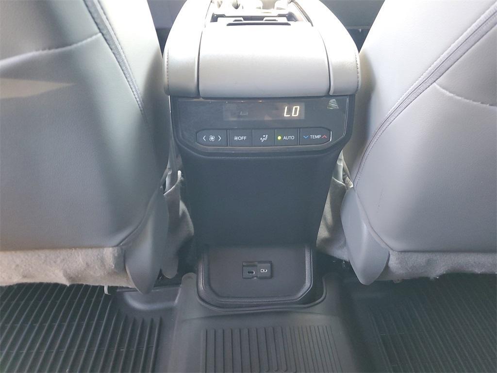 used 2022 Toyota Highlander car, priced at $28,899