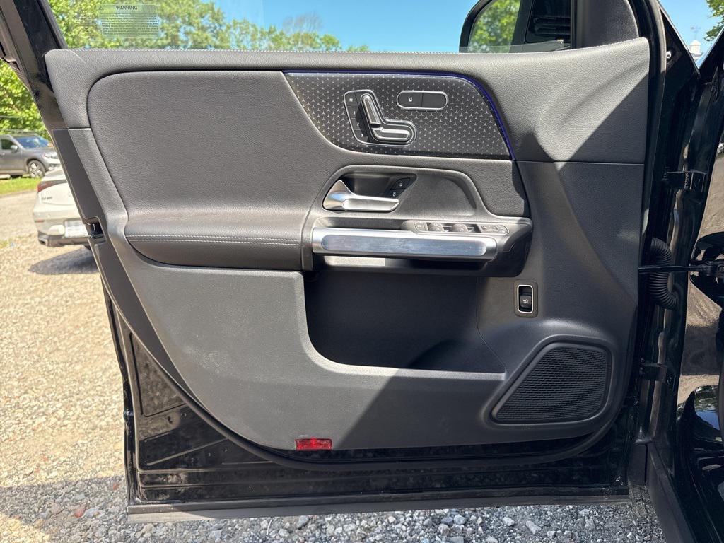 new 2025 Mercedes-Benz GLB 250 car, priced at $49,595