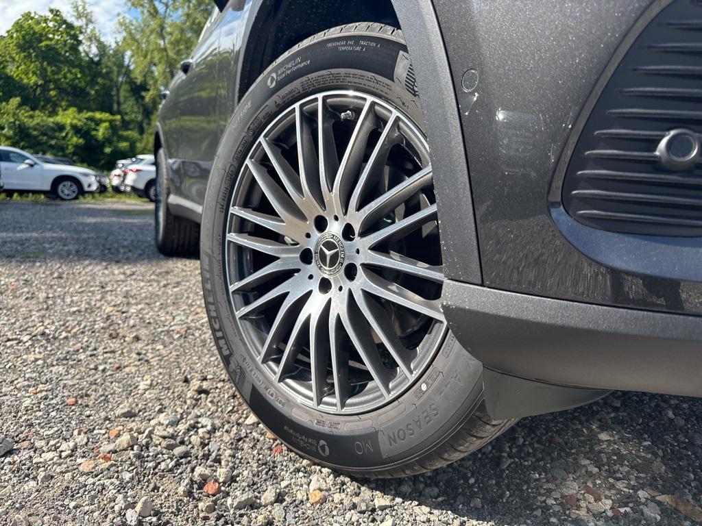 new 2026 Mercedes-Benz GLC 300 car, priced at $58,005