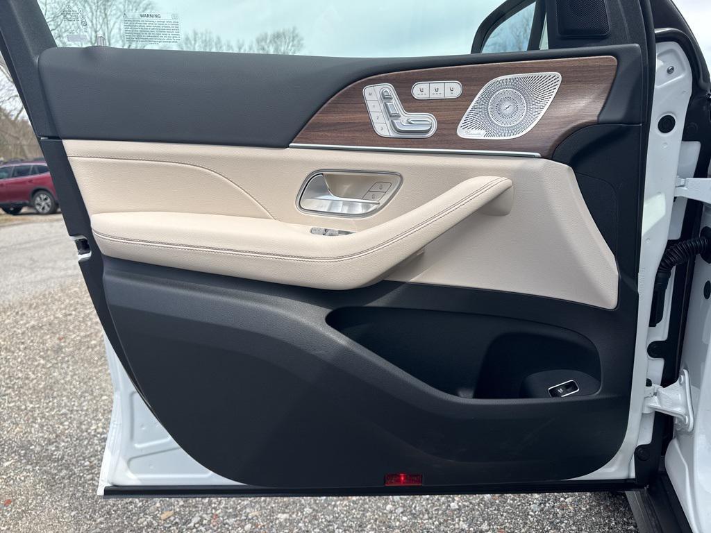 new 2025 Mercedes-Benz GLS 450 car, priced at $90,980