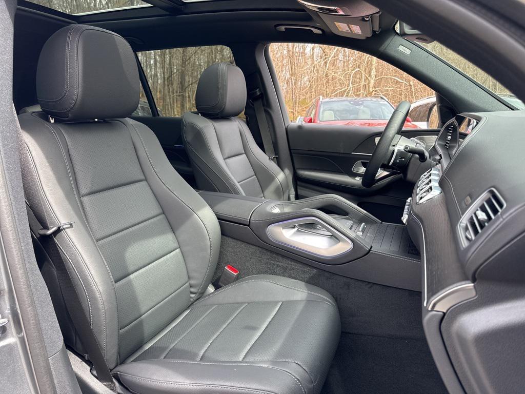 new 2025 Mercedes-Benz GLS 450 car, priced at $95,685
