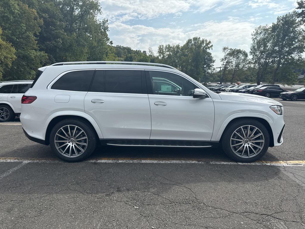 new 2026 Mercedes-Benz GLS 580 car, priced at $121,630