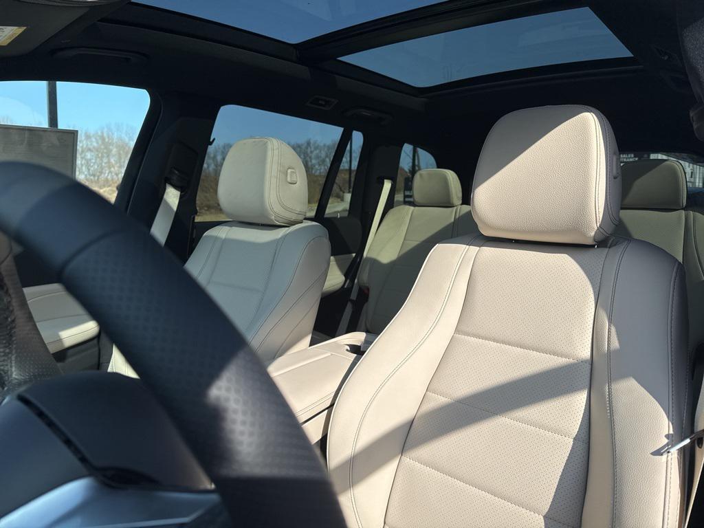 new 2025 Mercedes-Benz GLS 450 car, priced at $102,515