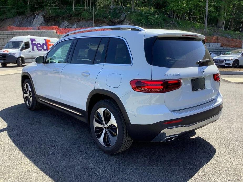 new 2024 Mercedes-Benz GLB 250 car, priced at $53,785