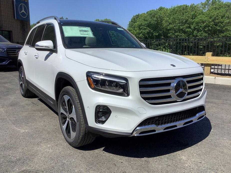 new 2024 Mercedes-Benz GLB 250 car, priced at $53,785