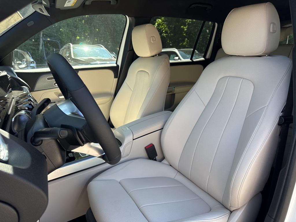 new 2025 Mercedes-Benz GLB 250 car, priced at $49,595