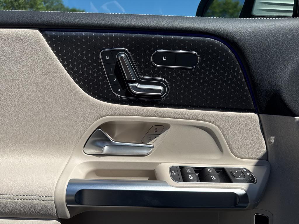 new 2025 Mercedes-Benz GLB 250 car, priced at $49,595