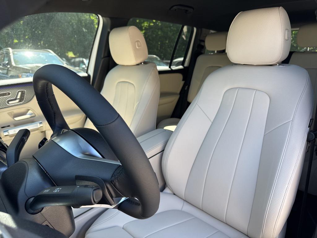 new 2025 Mercedes-Benz GLB 250 car, priced at $49,595