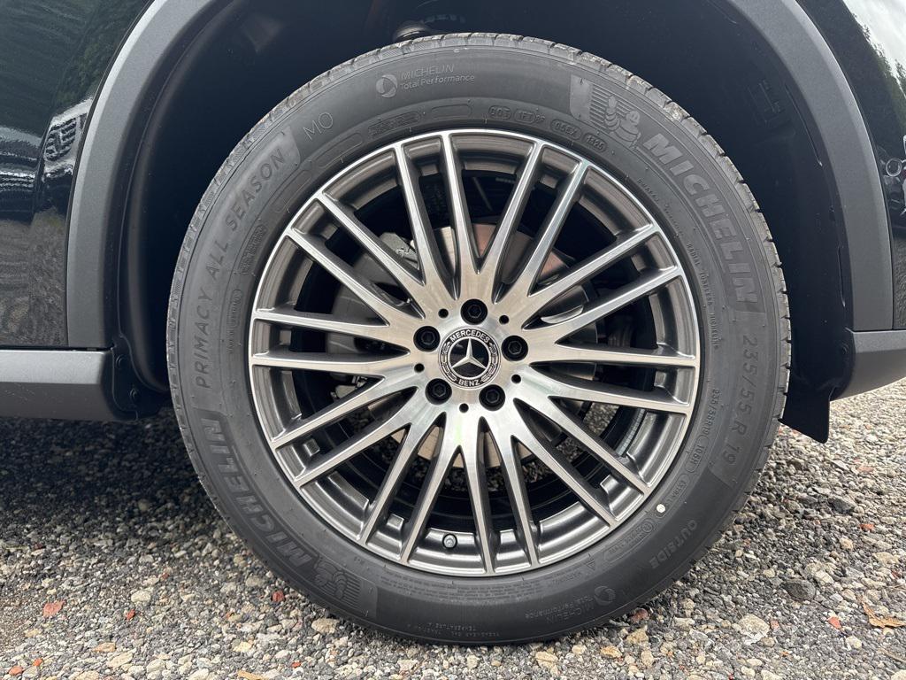 new 2025 Mercedes-Benz GLC 300 car, priced at $54,955