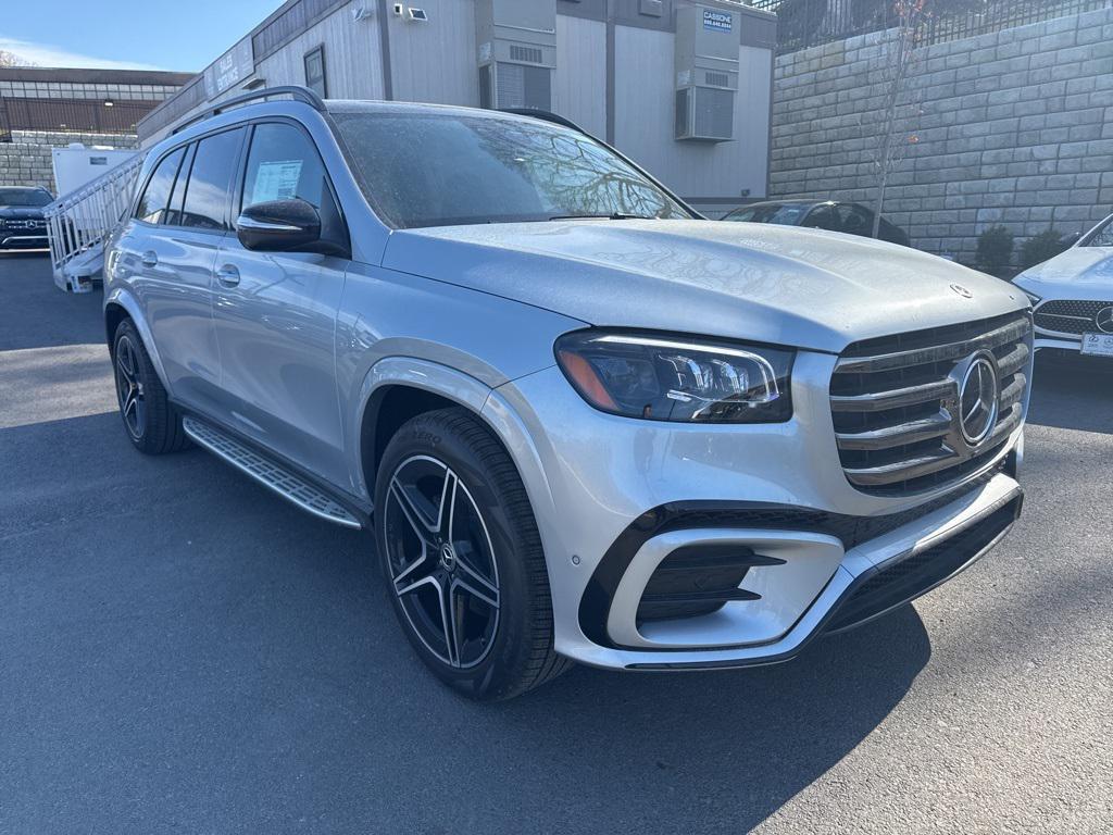 new 2025 Mercedes-Benz GLS 450 car, priced at $95,865