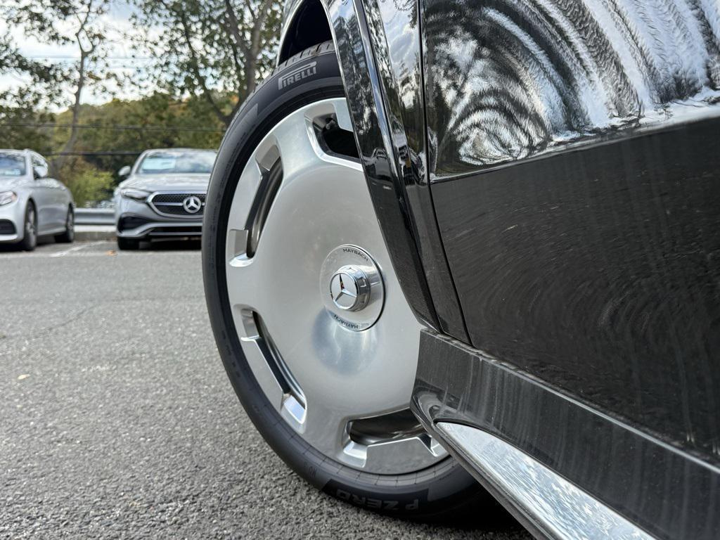 new 2025 Mercedes-Benz Maybach GLS 600 car, priced at $194,150