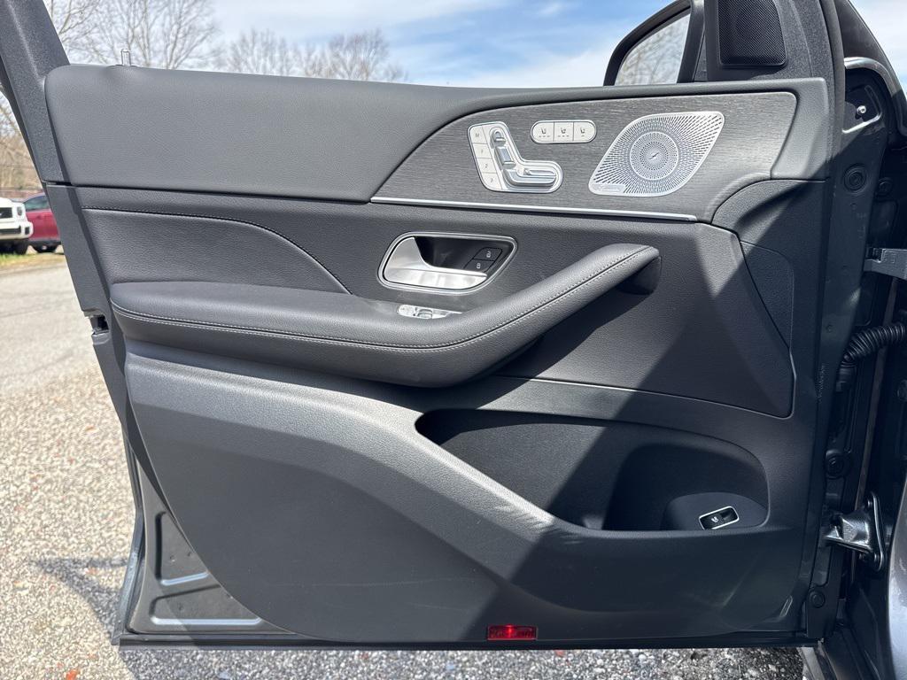 new 2025 Mercedes-Benz GLS 450 car, priced at $95,685