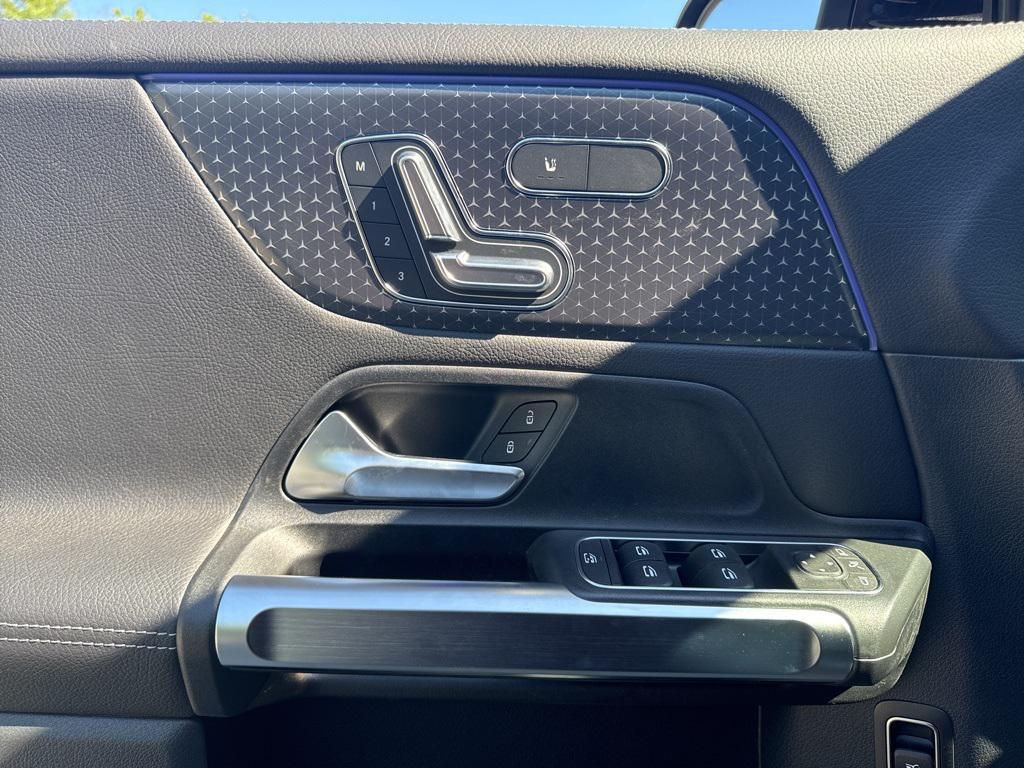 new 2025 Mercedes-Benz GLB 250 car, priced at $51,095