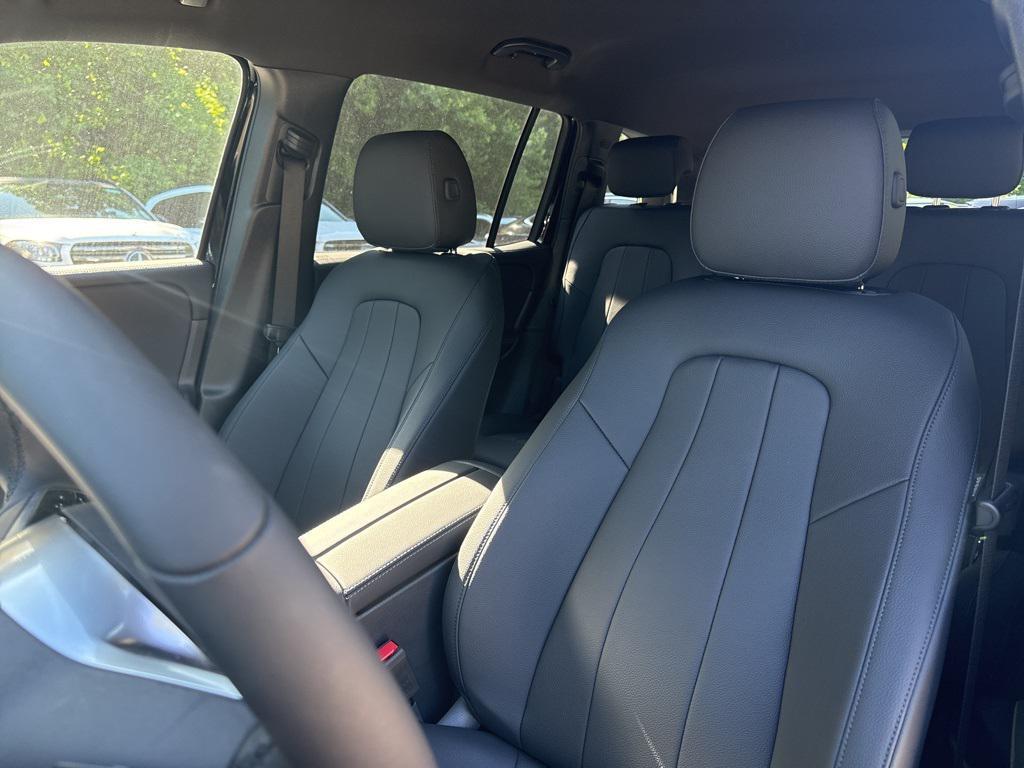 new 2025 Mercedes-Benz GLB 250 car, priced at $51,095
