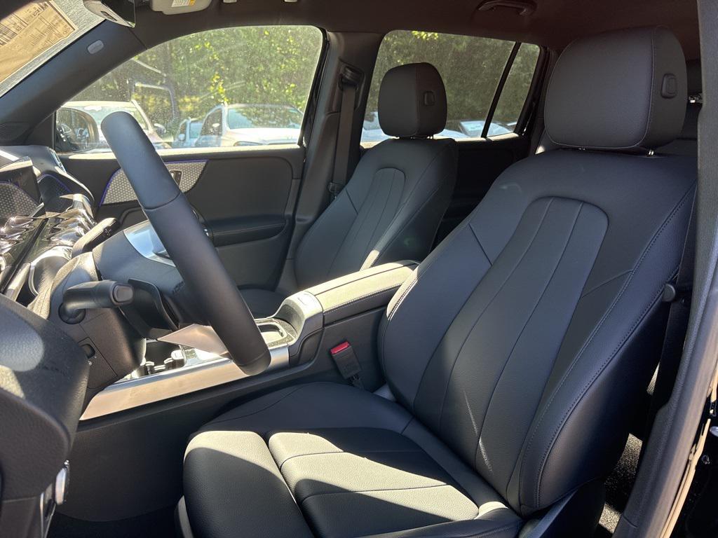 new 2025 Mercedes-Benz GLB 250 car, priced at $51,095
