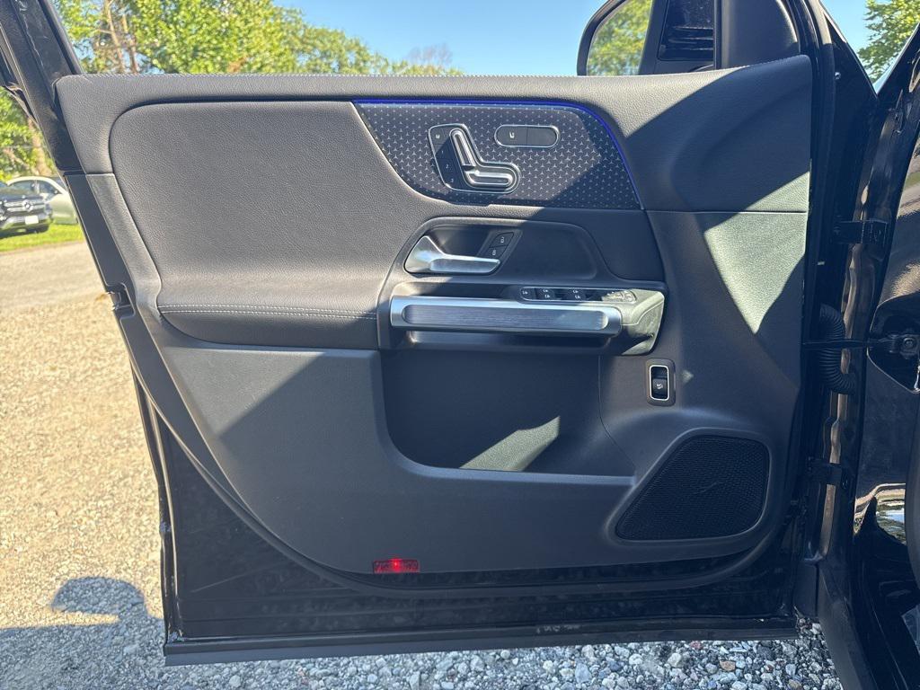 new 2025 Mercedes-Benz GLB 250 car, priced at $51,095