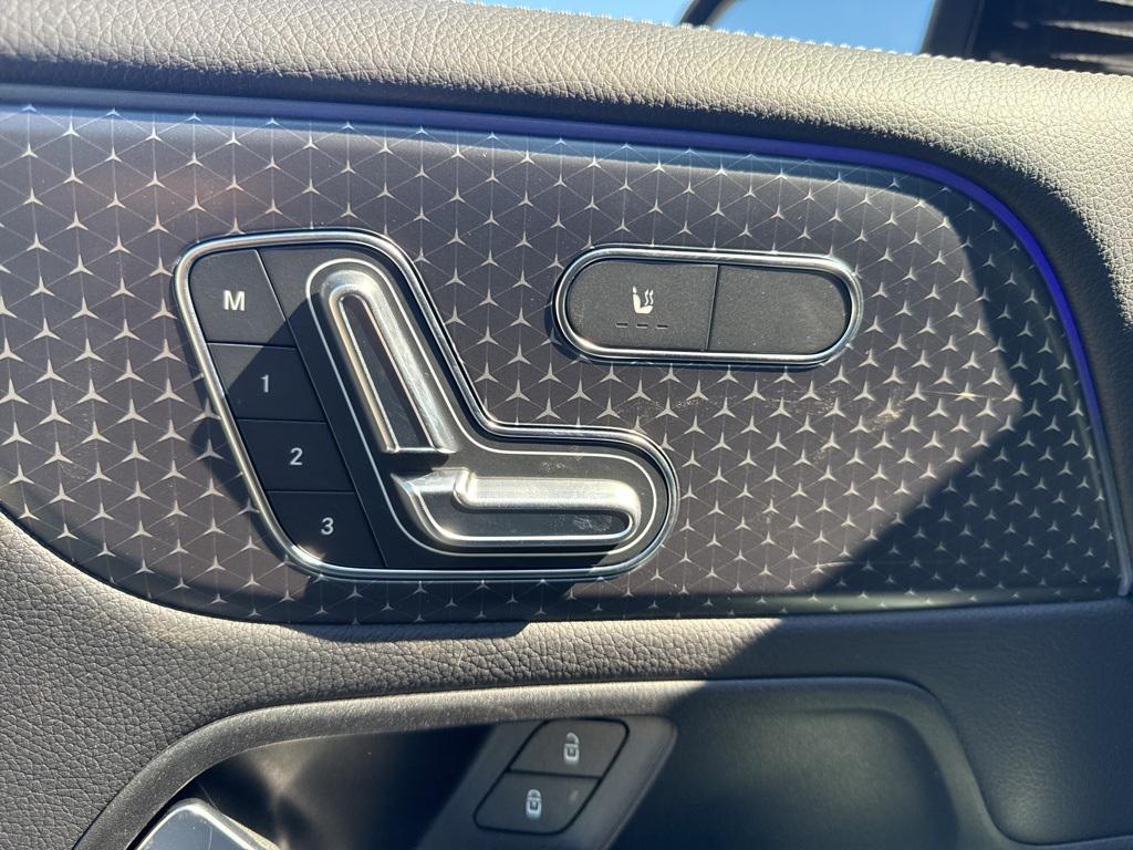 new 2025 Mercedes-Benz GLB 250 car, priced at $51,095
