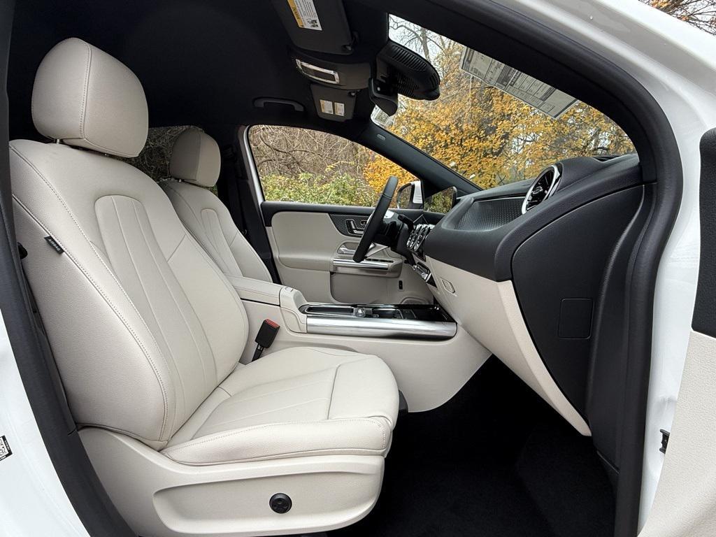 new 2026 Mercedes-Benz GLA 250 car, priced at $45,250