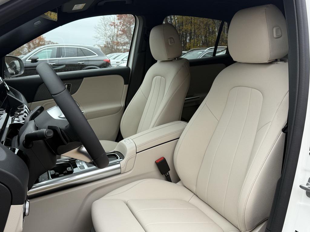 new 2026 Mercedes-Benz GLA 250 car, priced at $45,250