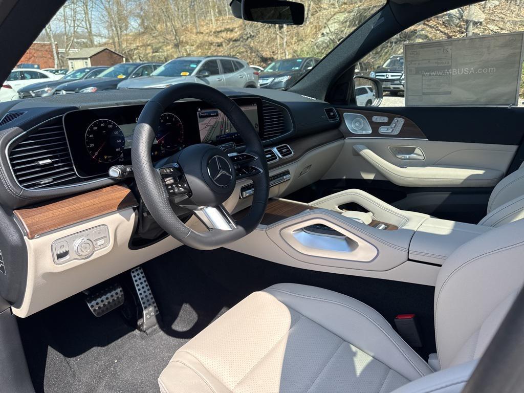 new 2025 Mercedes-Benz GLS 450 car, priced at $96,075