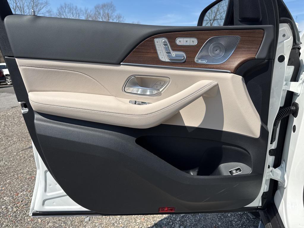 new 2025 Mercedes-Benz GLS 450 car, priced at $96,075