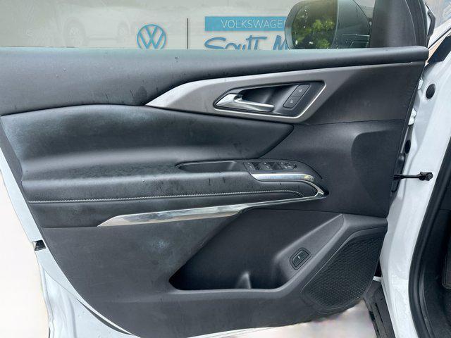 used 2024 Chevrolet Traverse car, priced at $31,329