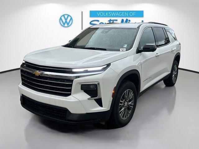 used 2024 Chevrolet Traverse car, priced at $32,784