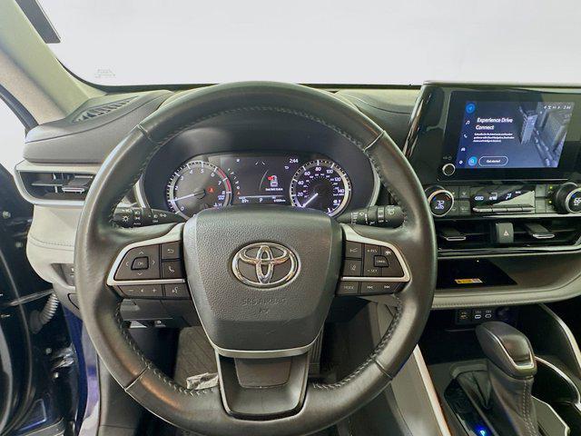 used 2023 Toyota Highlander car, priced at $31,992