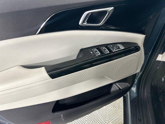 used 2023 Kia Carnival car, priced at $28,636