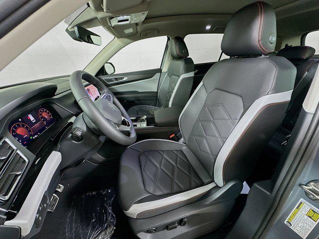 new 2025 Volkswagen Atlas car, priced at $47,601