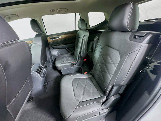 new 2025 Volkswagen Atlas car, priced at $43,596