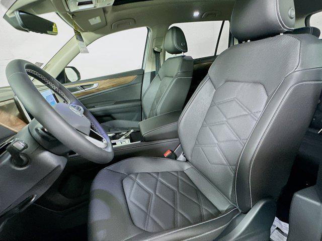new 2025 Volkswagen Atlas car, priced at $42,486